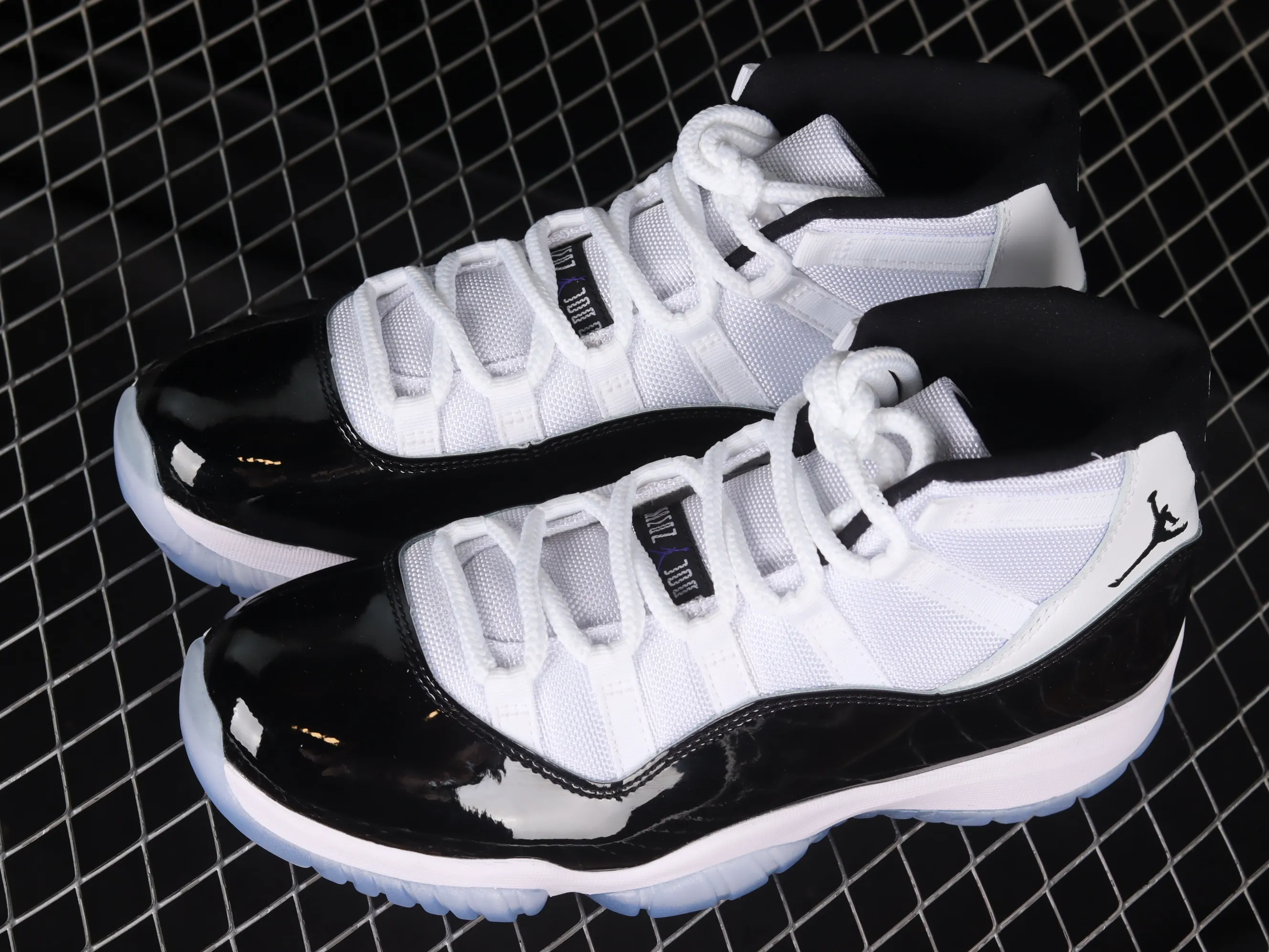 All categories Air Jordan Jordan series basketball shoes Air Jordan 11 OG version Air Jordan 11Concord AJ11 Concord black and white replica basketball shoes 378037-100